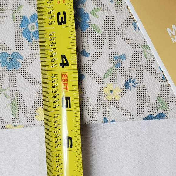 Michael Kors Jet Set Charm Large Zip Clutch Wristlet - Picture 9 of 10